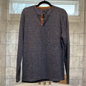 Banana Republic men’s blue Henley shirt
